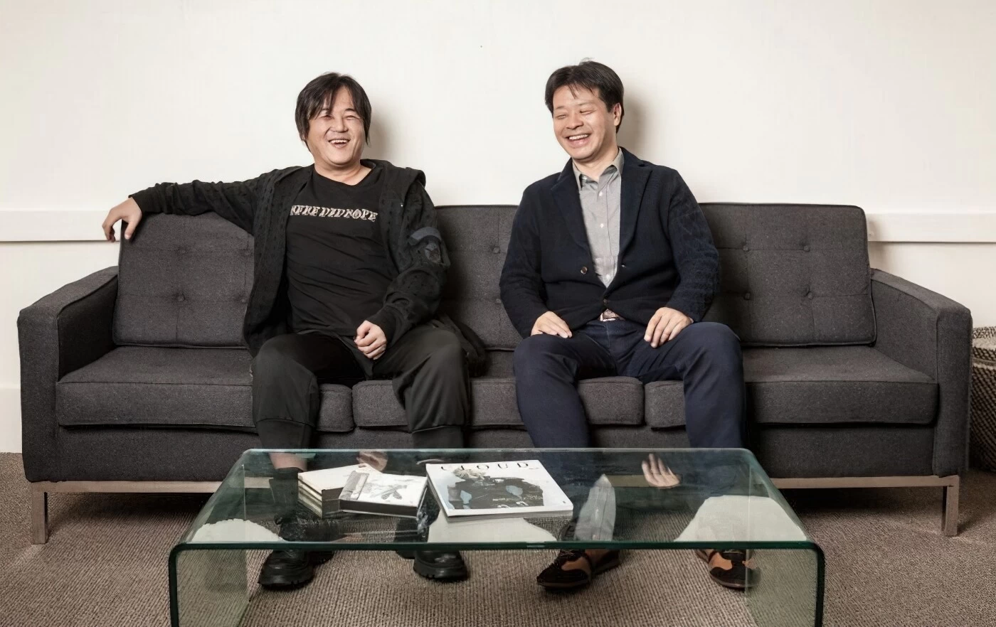 
                    Вскоре после выступления на сцене Sony PlayStation Experience в 2015 году директор Final Fantasy 7 Ёсинори Китасе и художник / писатель Тецуя Номура дурачились в офисе Polygon в Сан-Франциско. | Фотограф: Джонатан Кастильо.                