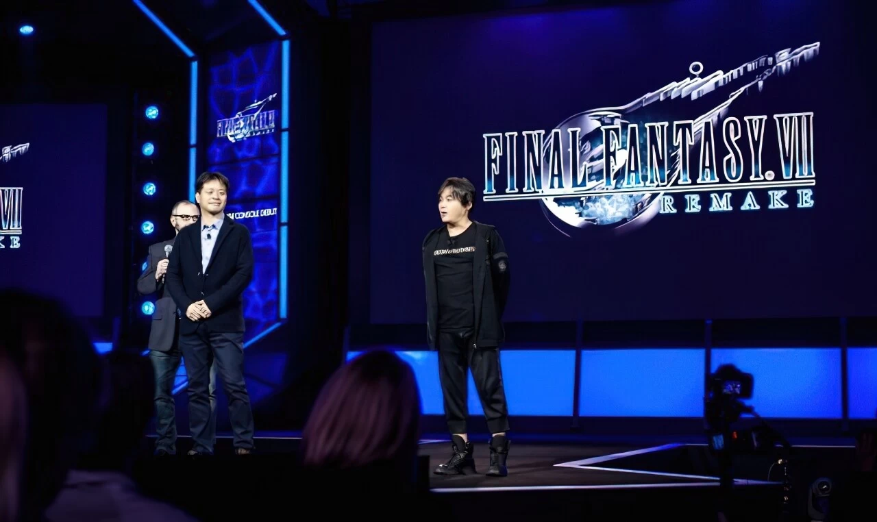 
                    На мероприятии Sony PlayStation Experience в 2015 году продюсер Final Fantasy 7 Remake Йошинори Китасэ и режиссер Тэцуя Номура представили первые общедоступные кадры из игры. | Фотограф: Джонатан Кастильо.                