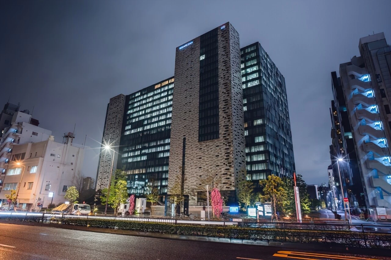 
                    В 2012 году Square Enix переместила свою штаб-квартиру в здание в Синдзюку, где она находится по сей день. | Фотограф: Ирвин Вонг.                